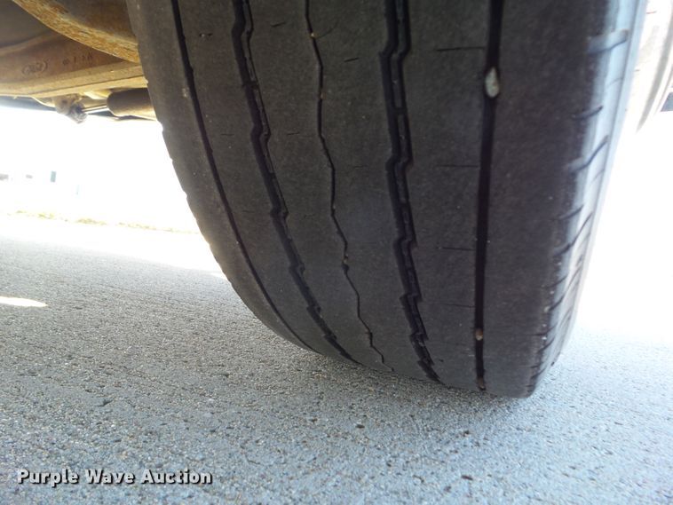 image for item EM9866 2005 Ford Econoline E450 Supreme BSSN22 shuttle bus