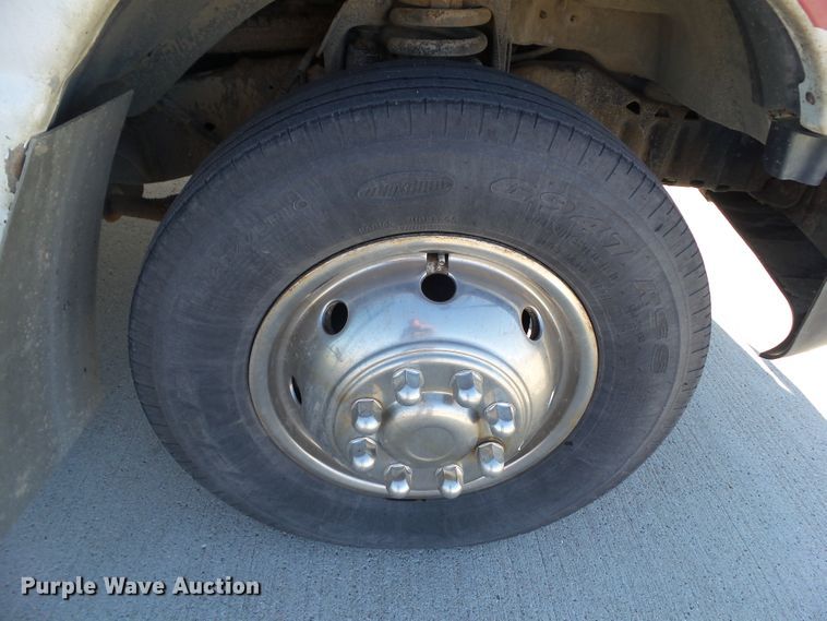 image for item EM9866 2005 Ford Econoline E450 Supreme BSSN22 shuttle bus