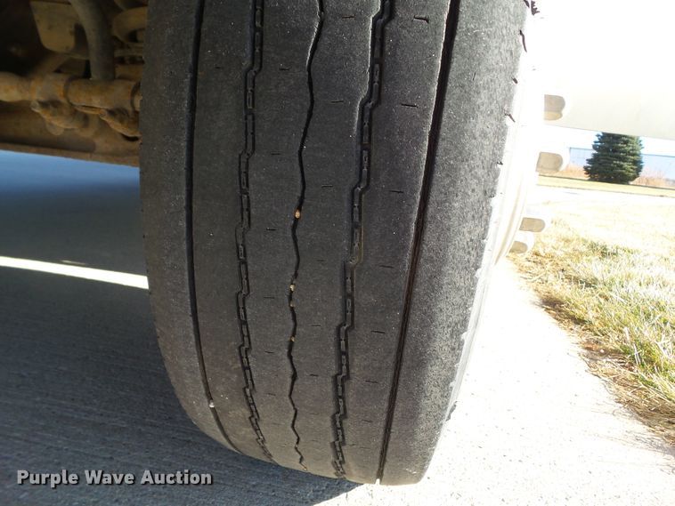 image for item EM9866 2005 Ford Econoline E450 Supreme BSSN22 shuttle bus