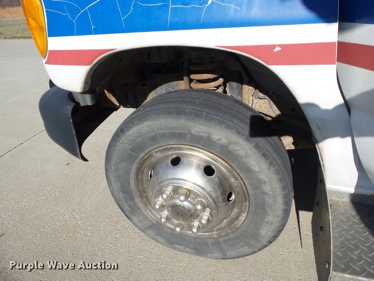 image for item EM9866 2005 Ford Econoline E450 Supreme BSSN22 shuttle bus