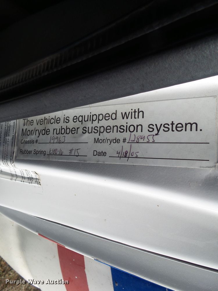 image for item EM9866 2005 Ford Econoline E450 Supreme BSSN22 shuttle bus