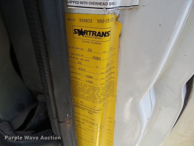 image for item EM9866 2005 Ford Econoline E450 Supreme BSSN22 shuttle bus