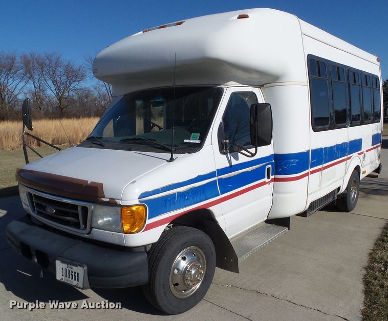 image for item EM9867 2006 Ford Econoline E450 Supreme BSSN22 shuttle bus