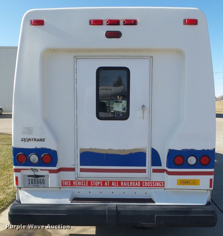 image for item EM9867 2006 Ford Econoline E450 Supreme BSSN22 shuttle bus