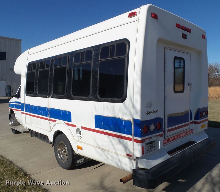 image for item EM9867 2006 Ford Econoline E450 Supreme BSSN22 shuttle bus