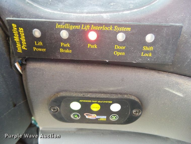 image for item EM9867 2006 Ford Econoline E450 Supreme BSSN22 shuttle bus