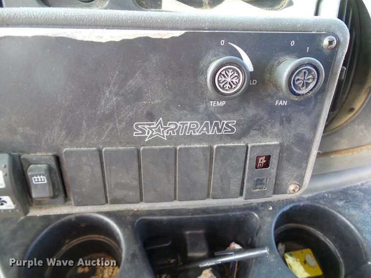 image for item EM9867 2006 Ford Econoline E450 Supreme BSSN22 shuttle bus