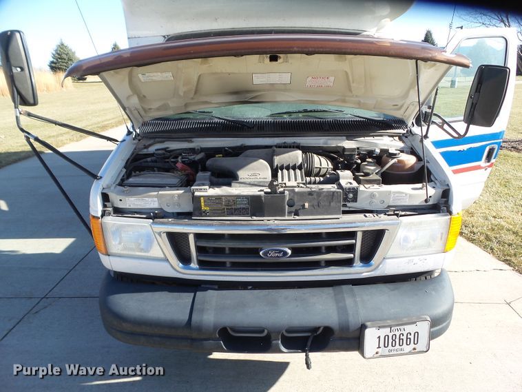 image for item EM9867 2006 Ford Econoline E450 Supreme BSSN22 shuttle bus