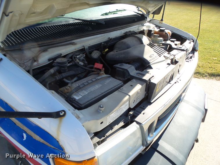 image for item EM9867 2006 Ford Econoline E450 Supreme BSSN22 shuttle bus