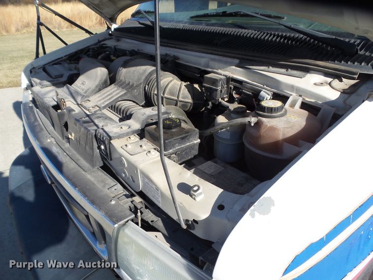 image for item EM9867 2006 Ford Econoline E450 Supreme BSSN22 shuttle bus