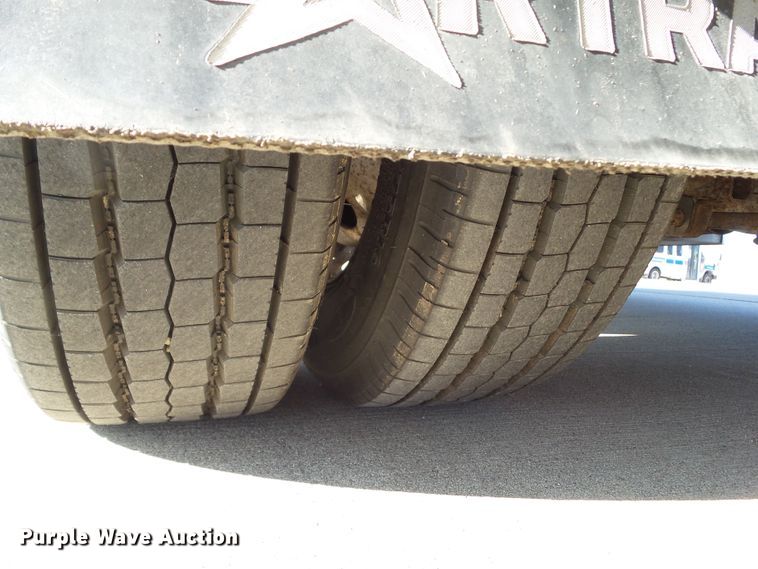 image for item EM9867 2006 Ford Econoline E450 Supreme BSSN22 shuttle bus