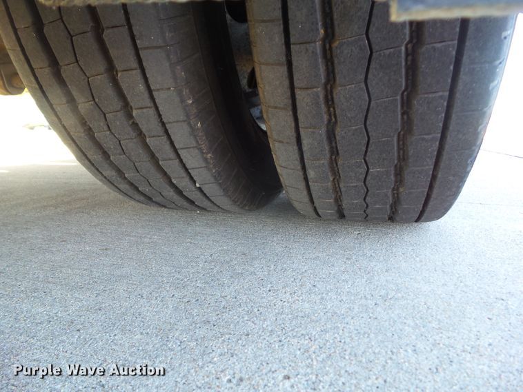 image for item EM9867 2006 Ford Econoline E450 Supreme BSSN22 shuttle bus