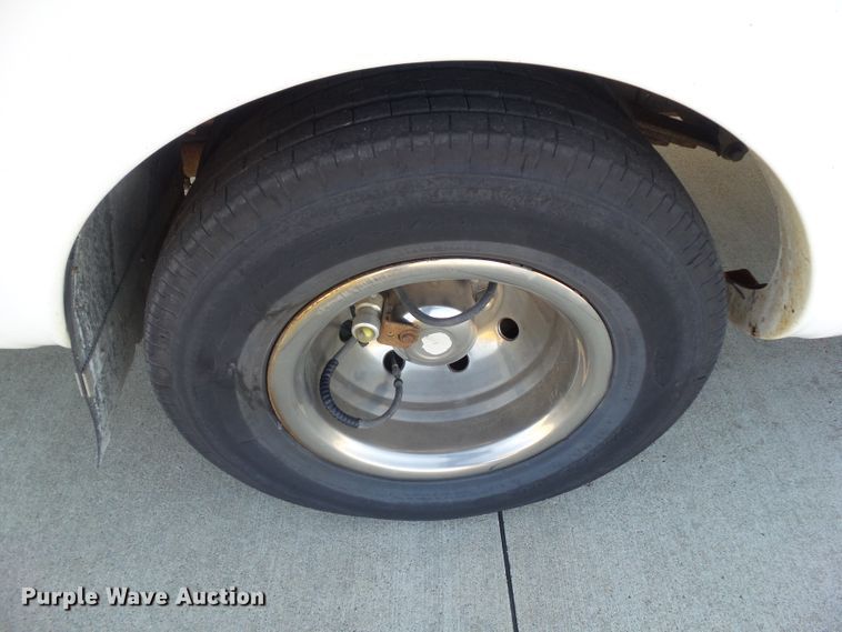 image for item EM9867 2006 Ford Econoline E450 Supreme BSSN22 shuttle bus