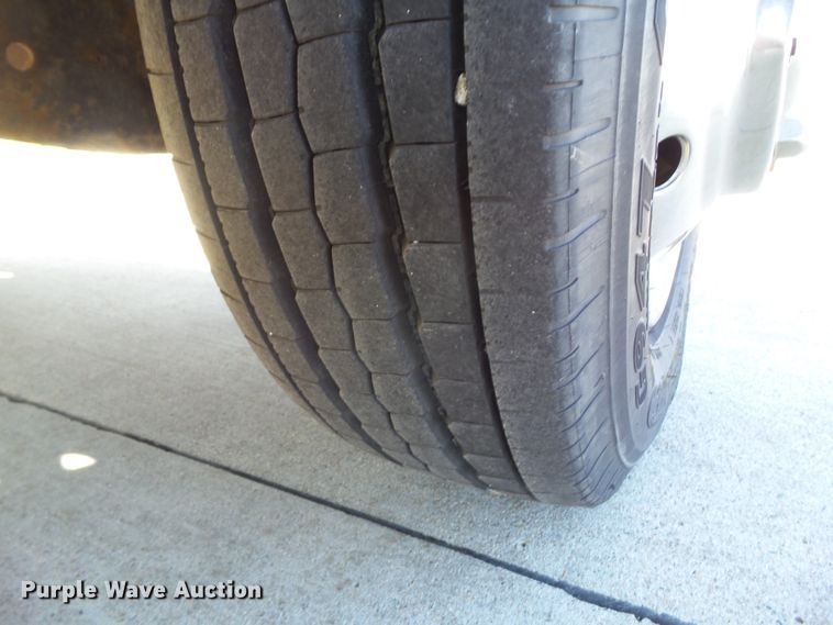 image for item EM9867 2006 Ford Econoline E450 Supreme BSSN22 shuttle bus