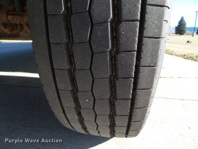 image for item EM9867 2006 Ford Econoline E450 Supreme BSSN22 shuttle bus