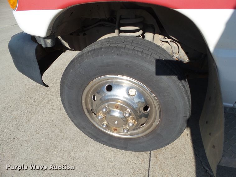 image for item EM9867 2006 Ford Econoline E450 Supreme BSSN22 shuttle bus