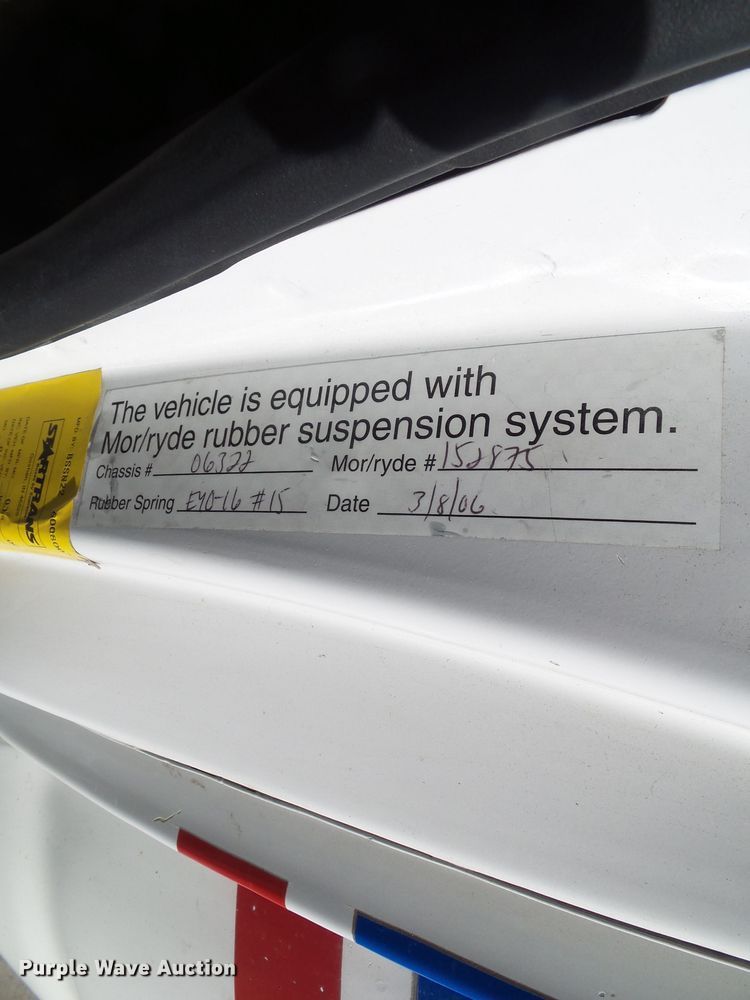 image for item EM9867 2006 Ford Econoline E450 Supreme BSSN22 shuttle bus