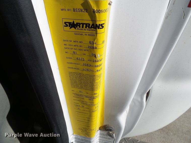 image for item EM9867 2006 Ford Econoline E450 Supreme BSSN22 shuttle bus