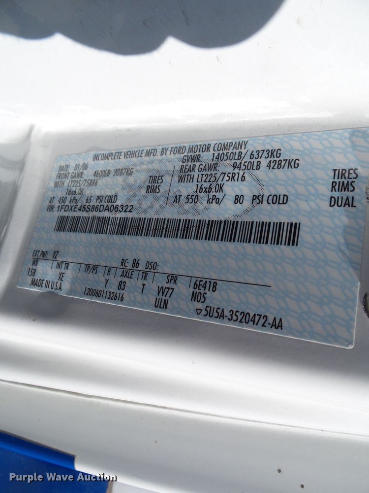 image for item EM9867 2006 Ford Econoline E450 Supreme BSSN22 shuttle bus