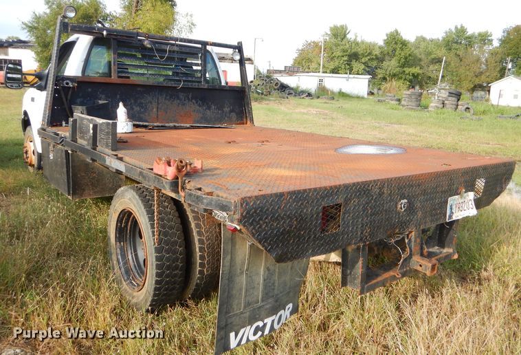 image for item EY9327 2002 Ford F450 Super Duty flatbed truck