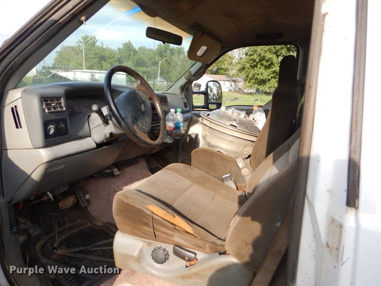 image for item EY9327 2002 Ford F450 Super Duty flatbed truck