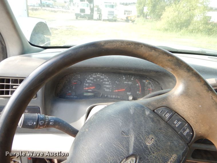 image for item EY9327 2002 Ford F450 Super Duty flatbed truck