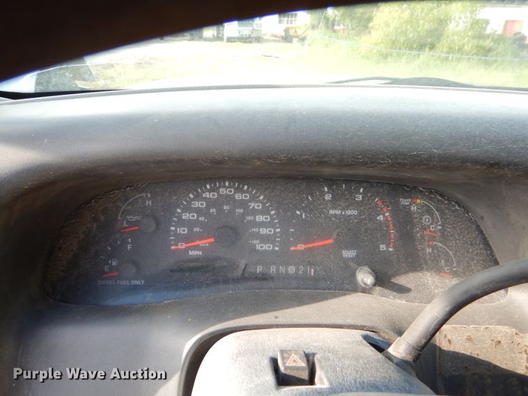 image for item EY9327 2002 Ford F450 Super Duty flatbed truck