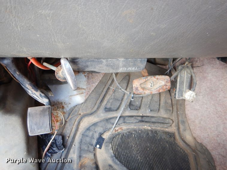 image for item EY9327 2002 Ford F450 Super Duty flatbed truck