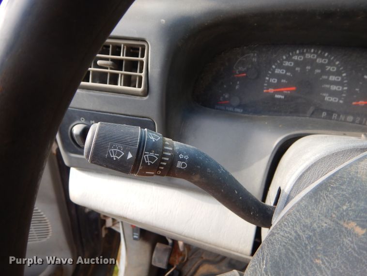 image for item EY9327 2002 Ford F450 Super Duty flatbed truck