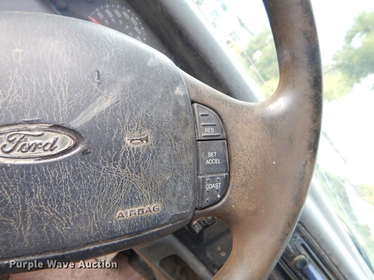 image for item EY9327 2002 Ford F450 Super Duty flatbed truck