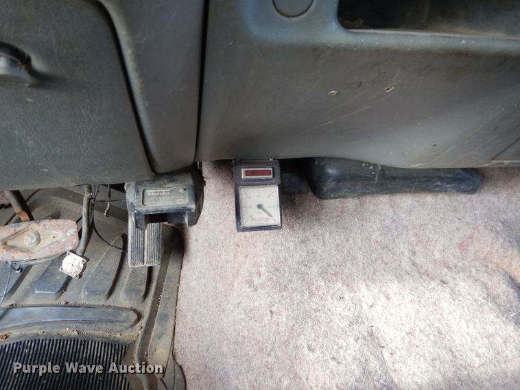 image for item EY9327 2002 Ford F450 Super Duty flatbed truck