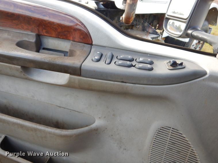 image for item EY9327 2002 Ford F450 Super Duty flatbed truck