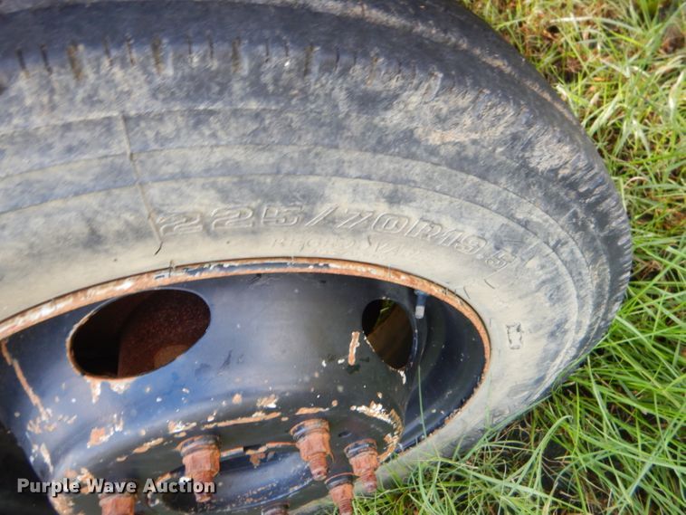 image for item EY9327 2002 Ford F450 Super Duty flatbed truck