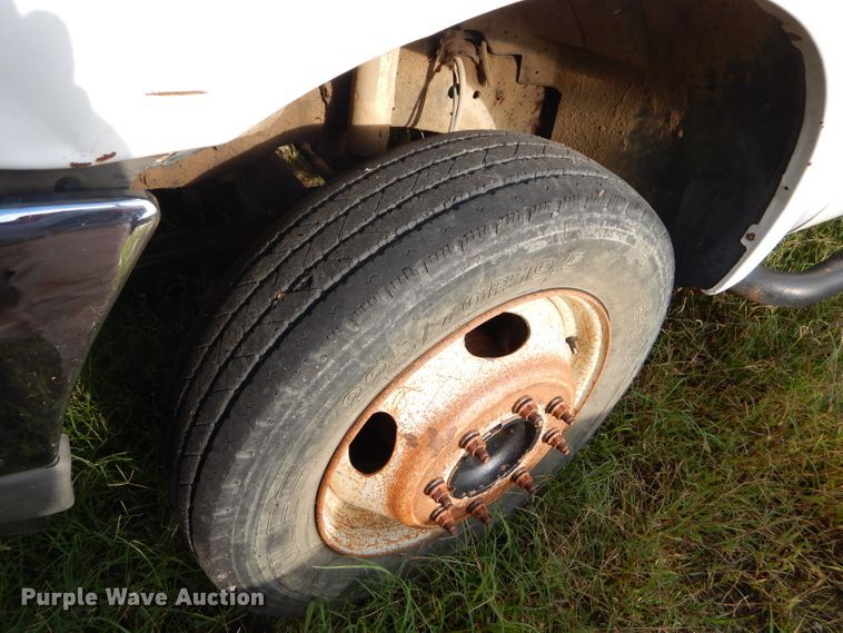 image for item EY9327 2002 Ford F450 Super Duty flatbed truck