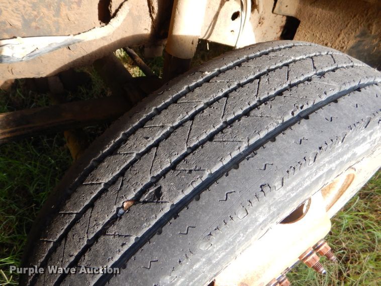 image for item EY9327 2002 Ford F450 Super Duty flatbed truck