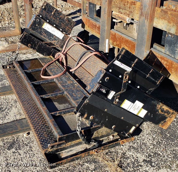 image for item EZ9010 Tommy Gate end gate lift