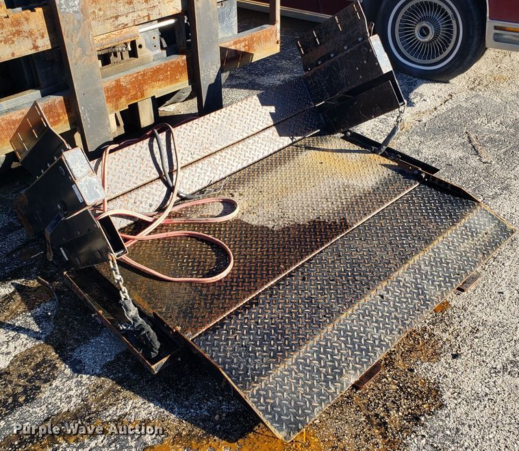 image for item EZ9010 Tommy Gate end gate lift