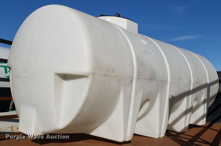 image for item EZ9013 1,000 gallon poly tank