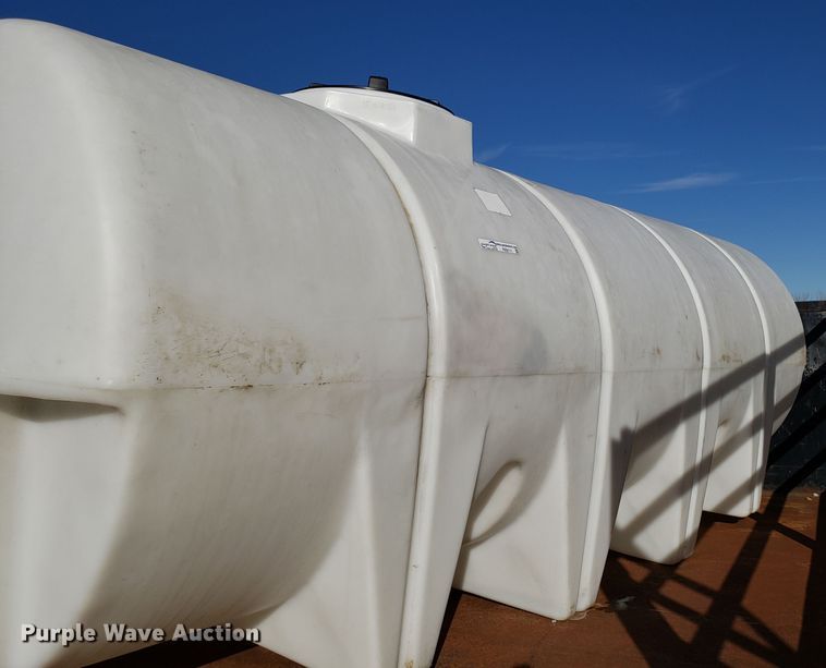 image for item EZ9013 1,000 gallon poly tank