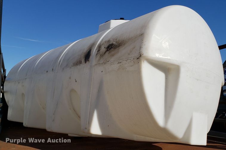 image for item EZ9013 1,000 gallon poly tank