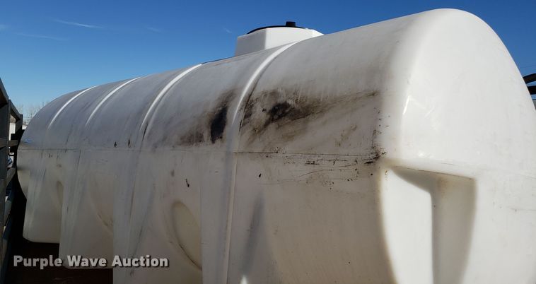 image for item EZ9013 1,000 gallon poly tank