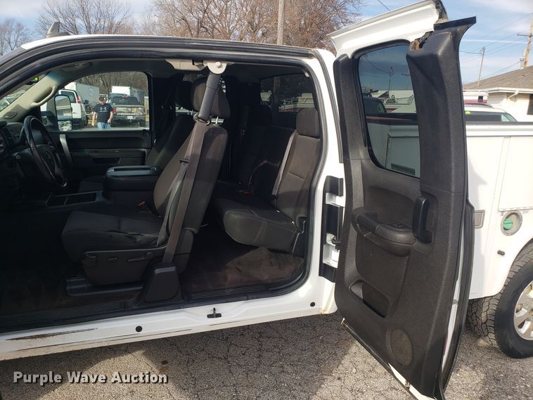 image for item EZ9034 2012 GMC Sierra 2500HD Ext. Cab utility bed pickup truck