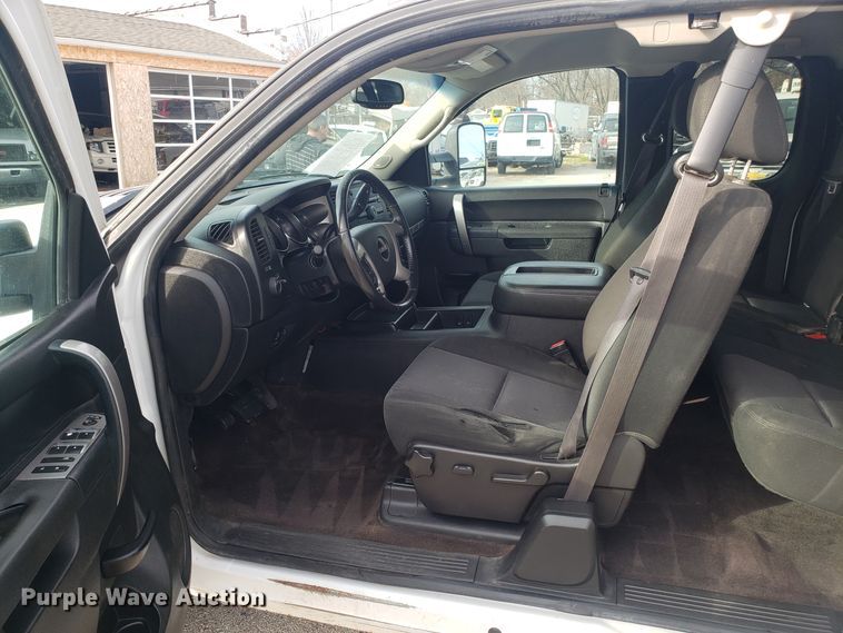 image for item EZ9034 2012 GMC Sierra 2500HD Ext. Cab utility bed pickup truck