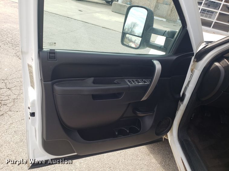 image for item EZ9034 2012 GMC Sierra 2500HD Ext. Cab utility bed pickup truck