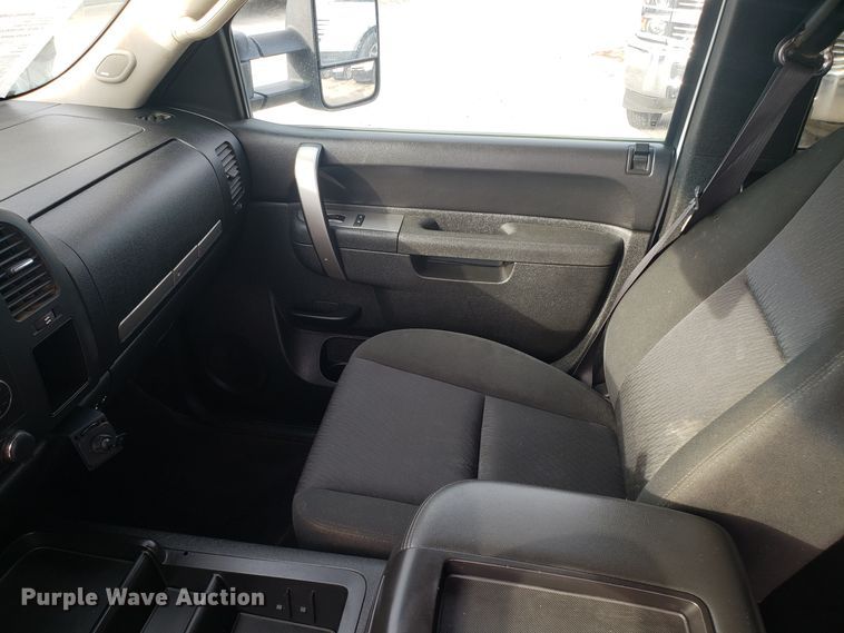 image for item EZ9034 2012 GMC Sierra 2500HD Ext. Cab utility bed pickup truck