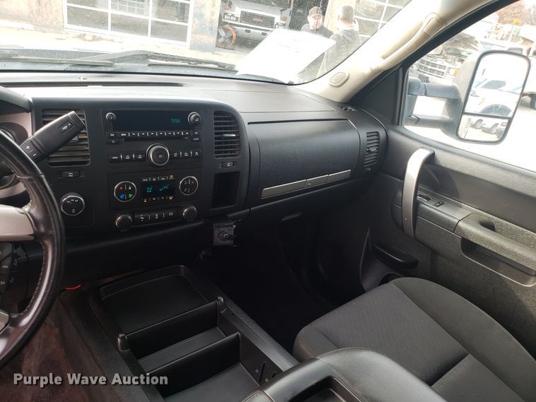 image for item EZ9034 2012 GMC Sierra 2500HD Ext. Cab utility bed pickup truck