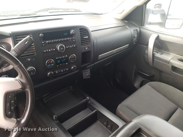 image for item EZ9034 2012 GMC Sierra 2500HD Ext. Cab utility bed pickup truck