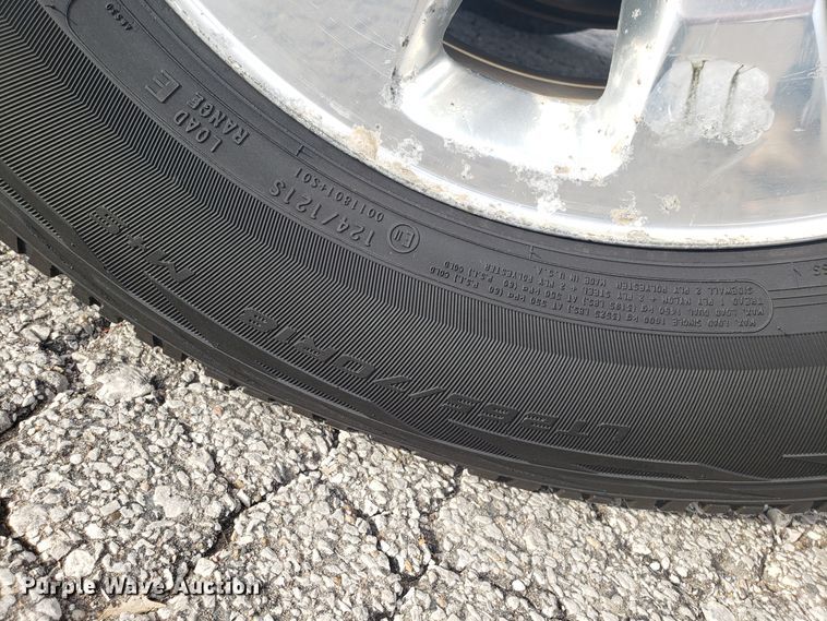 image for item EZ9034 2012 GMC Sierra 2500HD Ext. Cab utility bed pickup truck