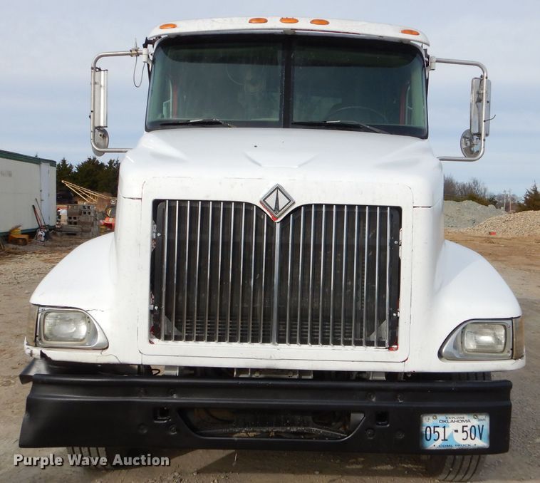 image for item FA9963 2000 International 9200i dump truck