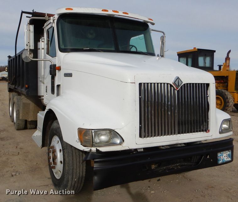 image for item FA9963 2000 International 9200i dump truck